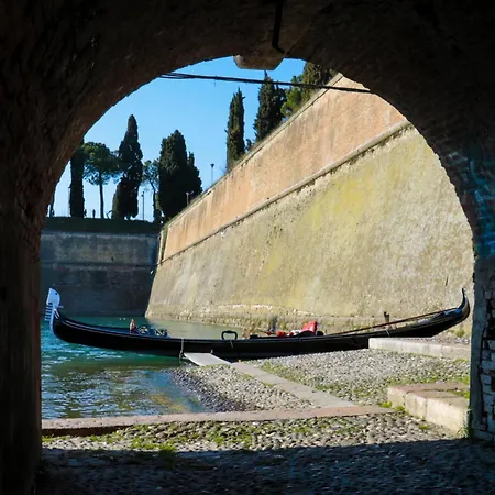Guest house Le Finestre Sul Borgo Peschiera del Garda