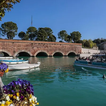 Guest house Le Finestre Sul Borgo 3*