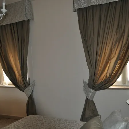 Le Finestre Sul Borgo Guest house 3*