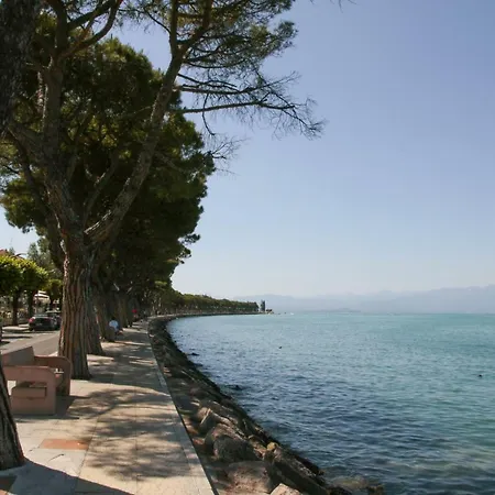 Guest house Le Finestre Sul Borgo Peschiera del Garda