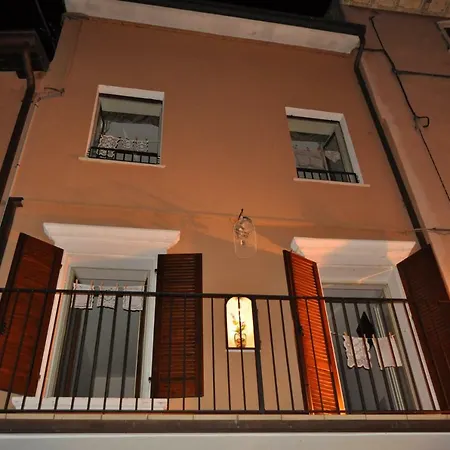Le Finestre Sul Borgo Guest house