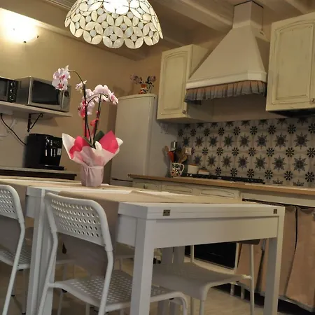 Le Finestre Sul Borgo Guest house