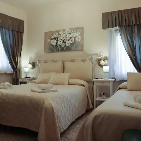 Le Finestre Sul Borgo Guest house Peschiera del Garda