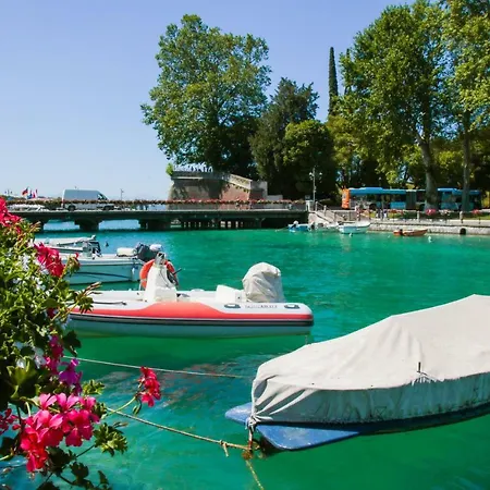 Le Finestre Sul Borgo Guest house