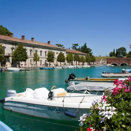 Le Finestre Sul Borgo Guest house