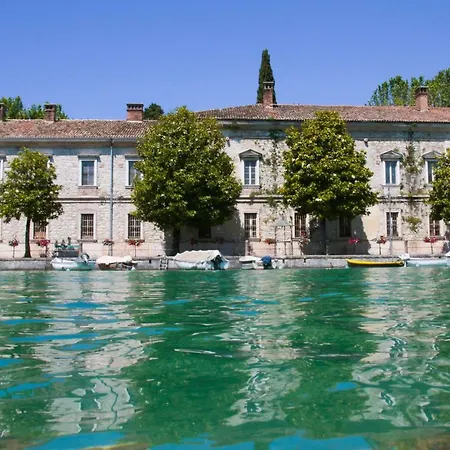 Le Finestre Sul Borgo Guest house