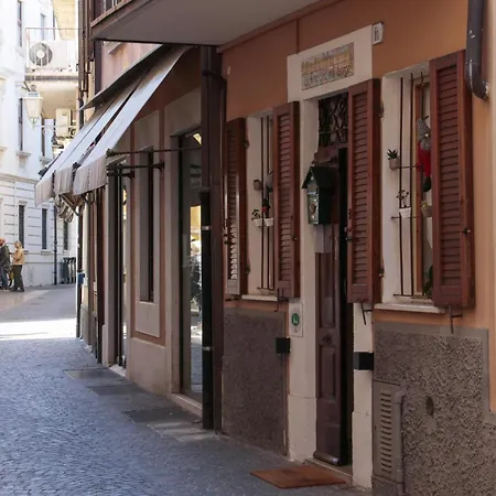 Гостевой дом Le Finestre Sul Borgo Пескьера-дель-Гарда