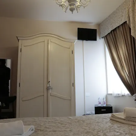 Le Finestre Sul Borgo Pensión 3*