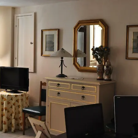 Le Finestre Sul Borgo Pensión Peschiera del Garda