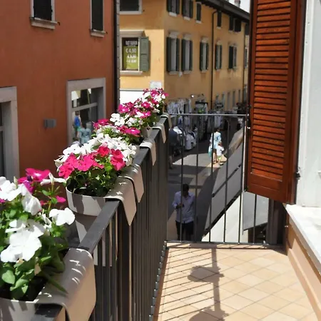 Le Finestre Sul Borgo 3* Peschiera del Garda